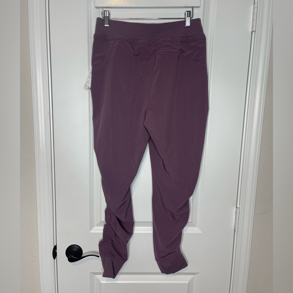 Athleta Attitude Pant in Volcanic Violet Size 4 - Picture 7 of 10